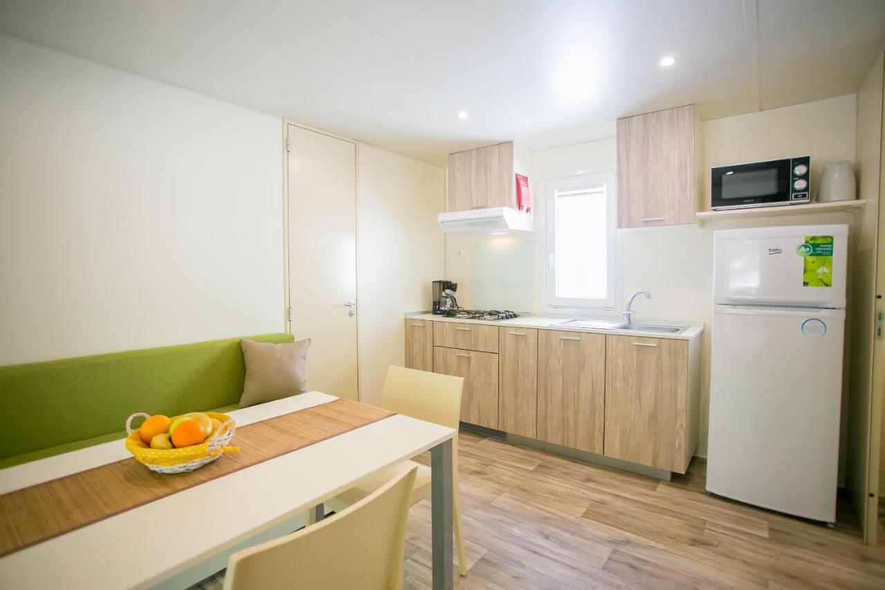 Mobile Homes Premium Magnolia Bijela Uvala โปเรช ภายนอก รูปภาพ